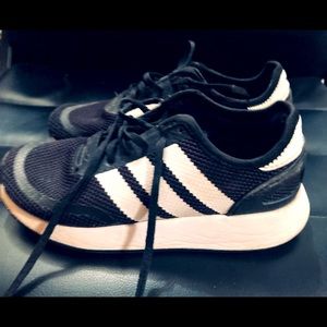 adidas unisex sz 4y. used but great condition